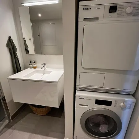 Bright Upscale 1-bedroom Waterview In Trendy Sydhavn, Cph Appartement