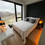 Bright Upscale 1-bedroom Waterview In Trendy Sydhavn, Cph