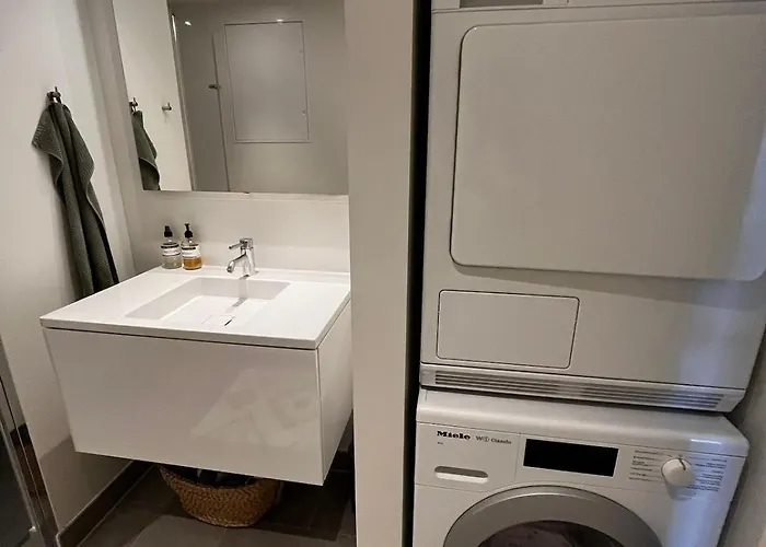 Bright Upscale 1-bedroom Waterview In Trendy Sydhavn, Cph Apartman