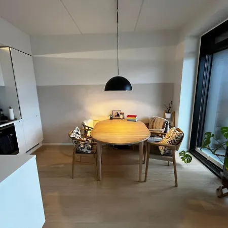 Bright Upscale 1-bedroom Waterview In Trendy Sydhavn, Cph